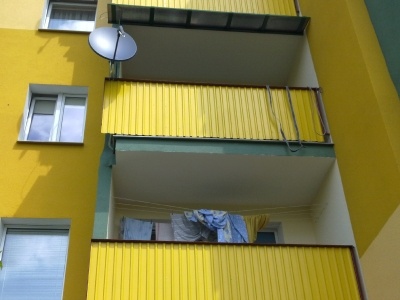 Daszek balkonowy z osłoną boczną